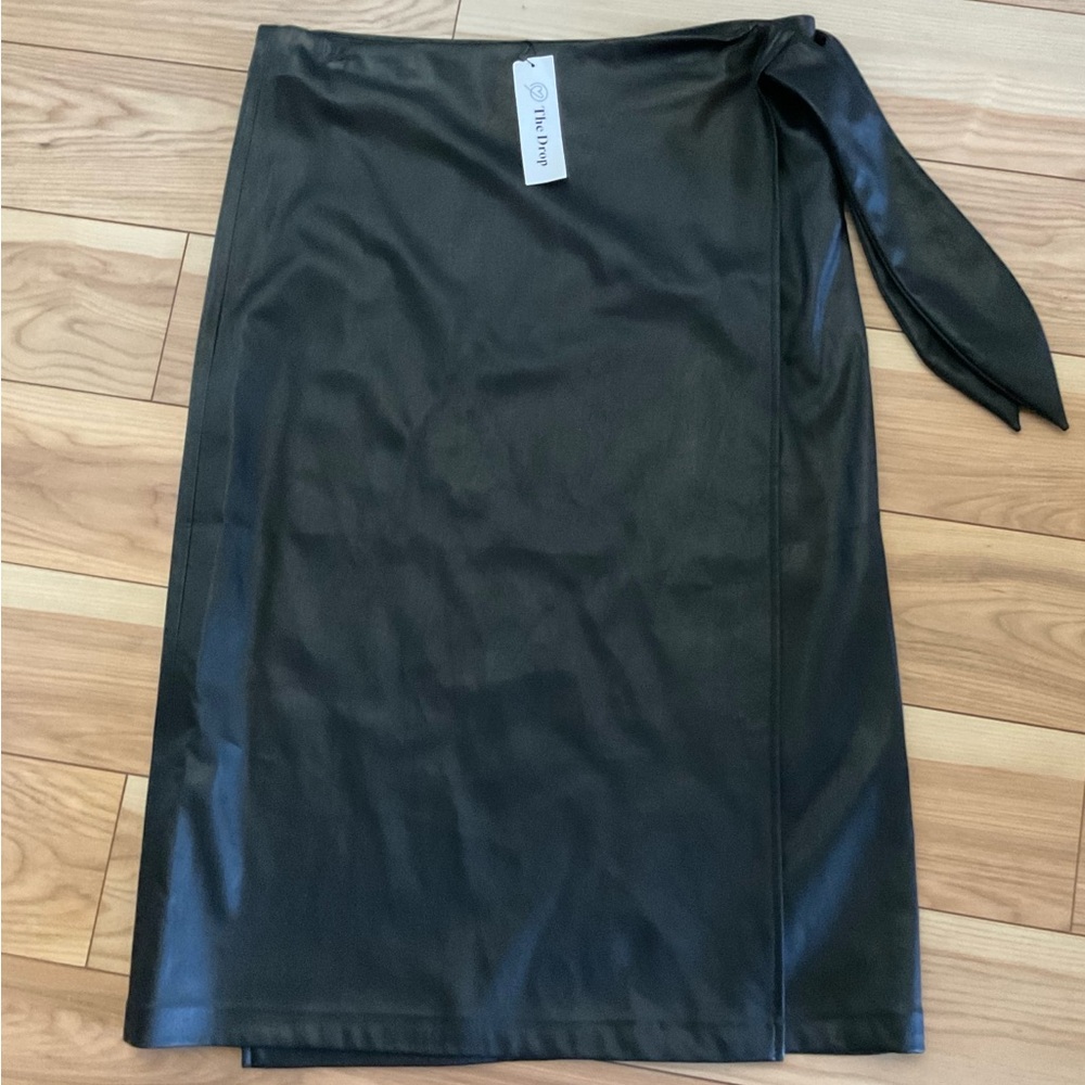 The Drop Womens Manon Vegan Leather Wrap-Front Midi Skirt. Size L